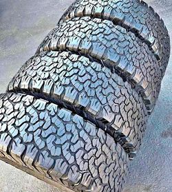 275 65 18 Bfgoodrich ko2 Tires Con 80% de Vida Las 4
