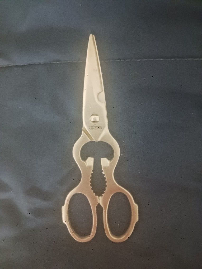 NEW! 10pcs Heavy Duty Kitchen Shears Scissors, Bulk Sale for Sale in  Champaign, IL - OfferUp