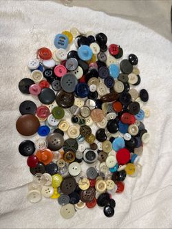 Mixed vintage buttons