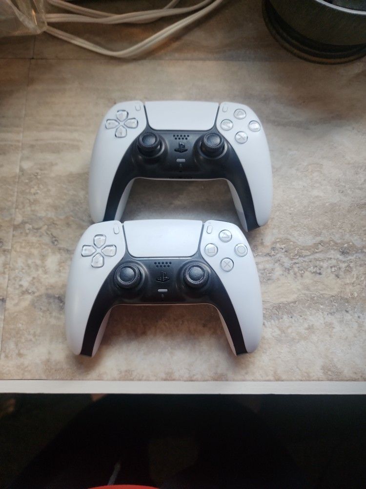 2 PS5 Controllers