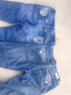 Girls jeans size 11 and 12 like brand new 4.00$ each