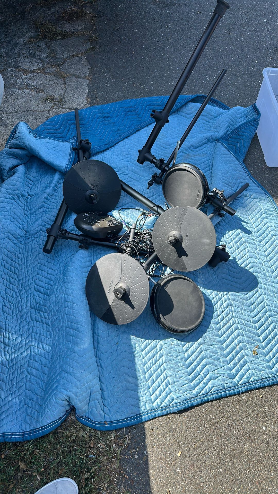 Alesis Drums Cymbals And Module