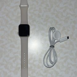 Apple Watch SE in Starlight
