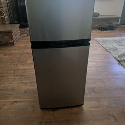 Insignia mini  Fridge and Freezer 