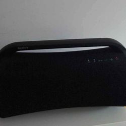 Sony SRS- XG500 bluetooth speaker has great sound. A great speaker for large spaces sounds loud.