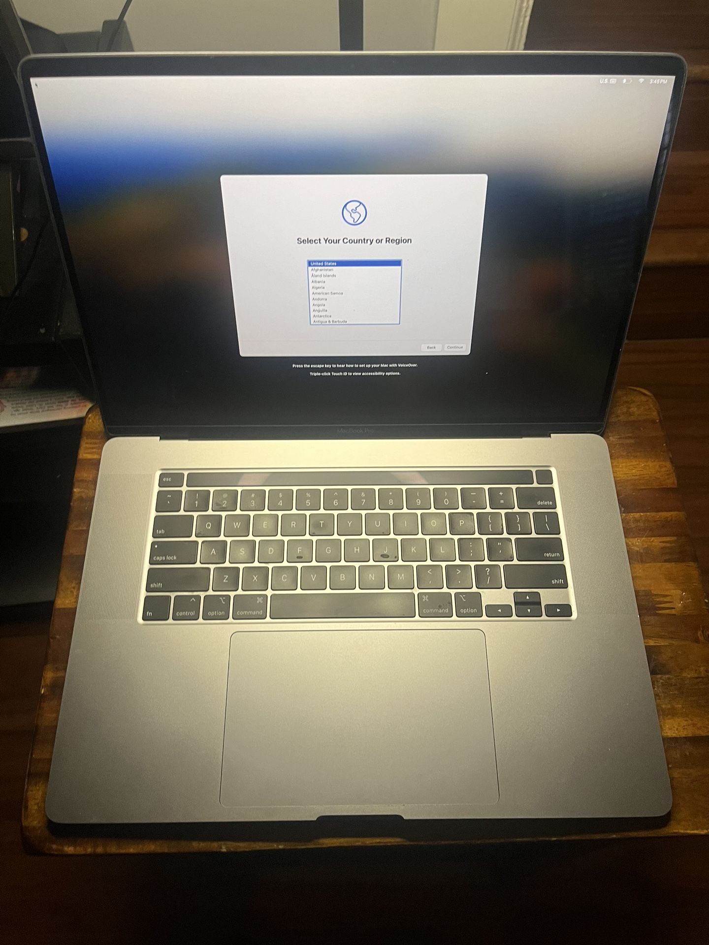 2019 Macbook Pro 16 Inches 2.6GHz 32GB intel i7 6-Core 512GB 45 Count Battery comes CASE & CHARGE