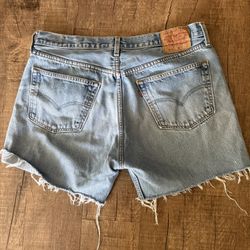 LEVIS 501 Cut Off Jean Shorts