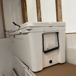 Yeti Cooler 250, Used 