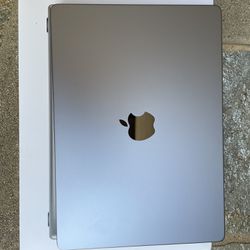 14-inch MacBook Pro with Apple M2 Pro Chip