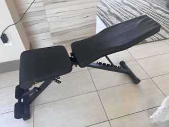 Adjustable flat weight bench