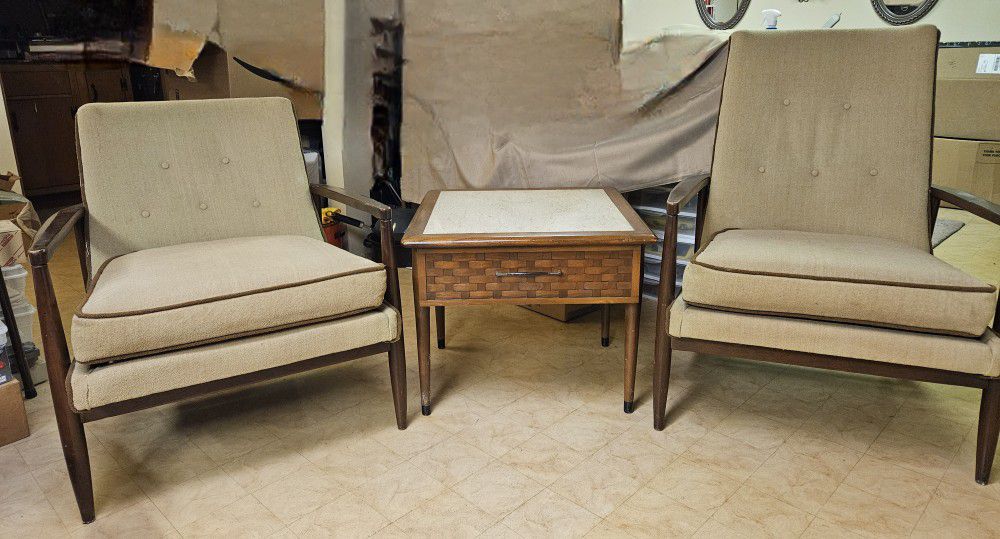 Mid Century Modern Chairs & End Table