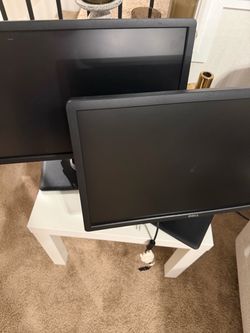 Dell Computer Monitor – Set of Two + docking station