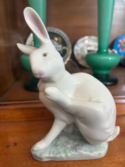 LLADRO 5887 "Washing Up" 1992 Retired 1995 Bunny Rabbit Scratching Neck 5" H
