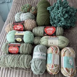 Green tones yarn lot