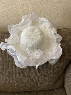 New! White Sun Hat With Ruffled Edges. Read Description For Details And Location 