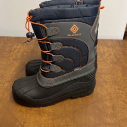 Dream pairs waterproof snow boots size 5 brand new