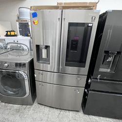 NEW SAMSUNG FAMILY HUB FRIDGE IN STAINLESS STEEL