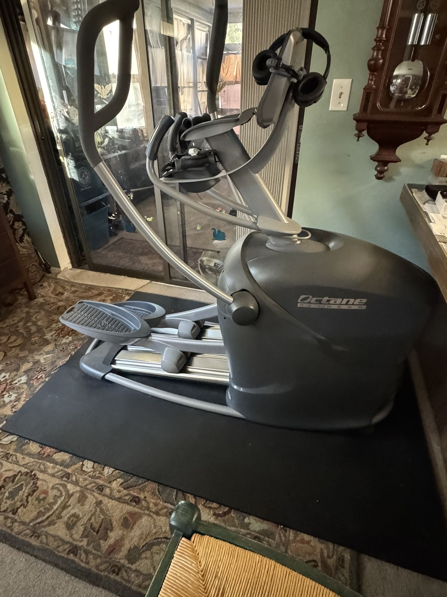 Octane Fitness Q37ci  Elliptical Crosstrainer  