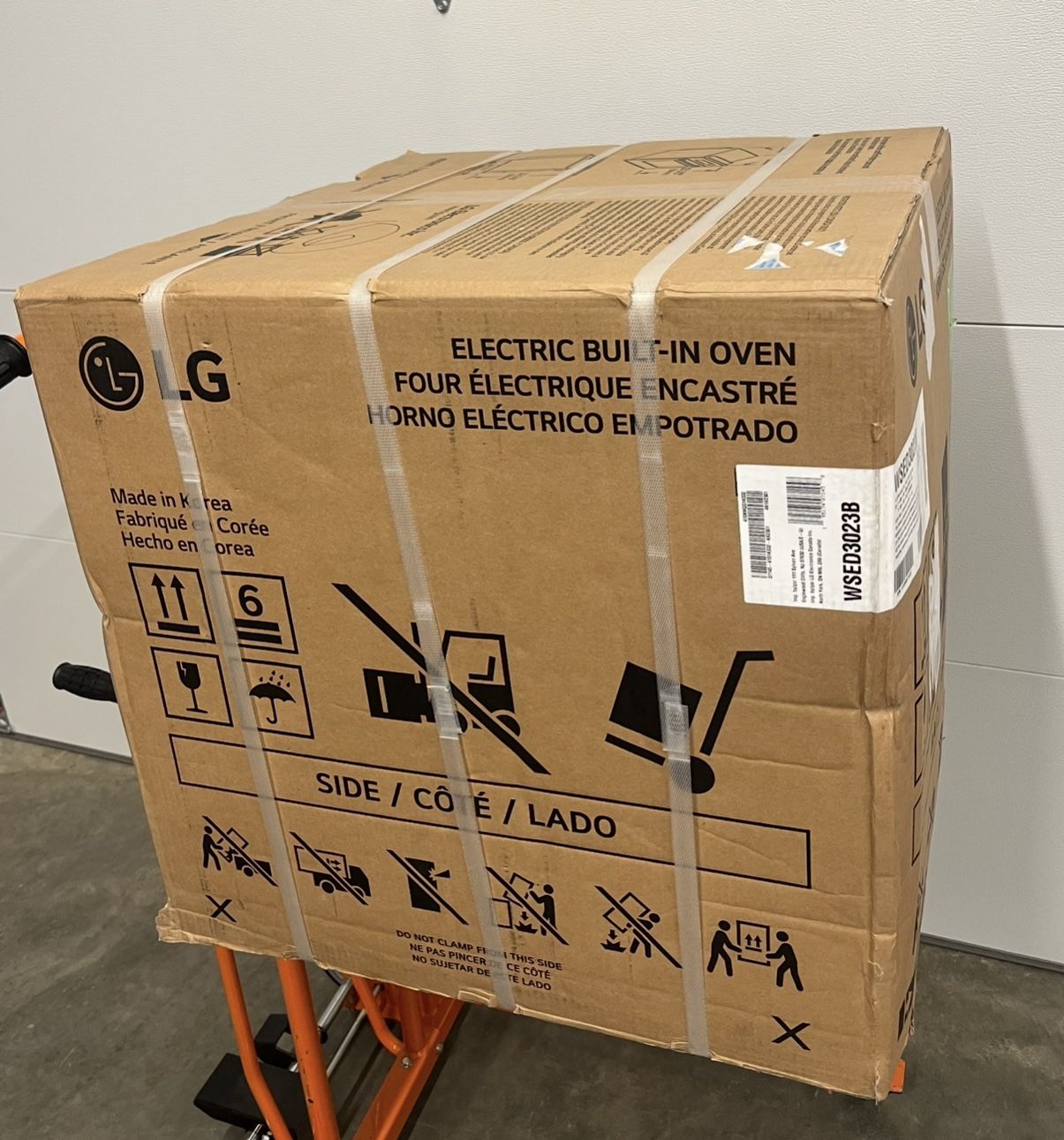 LG 24 inch Smart Compatible Single Electric Wall Oven with Air Fry Single-fan and Self-cleaning ( Matte Black ) Model #WSED3023B $1599 plus tax at Low