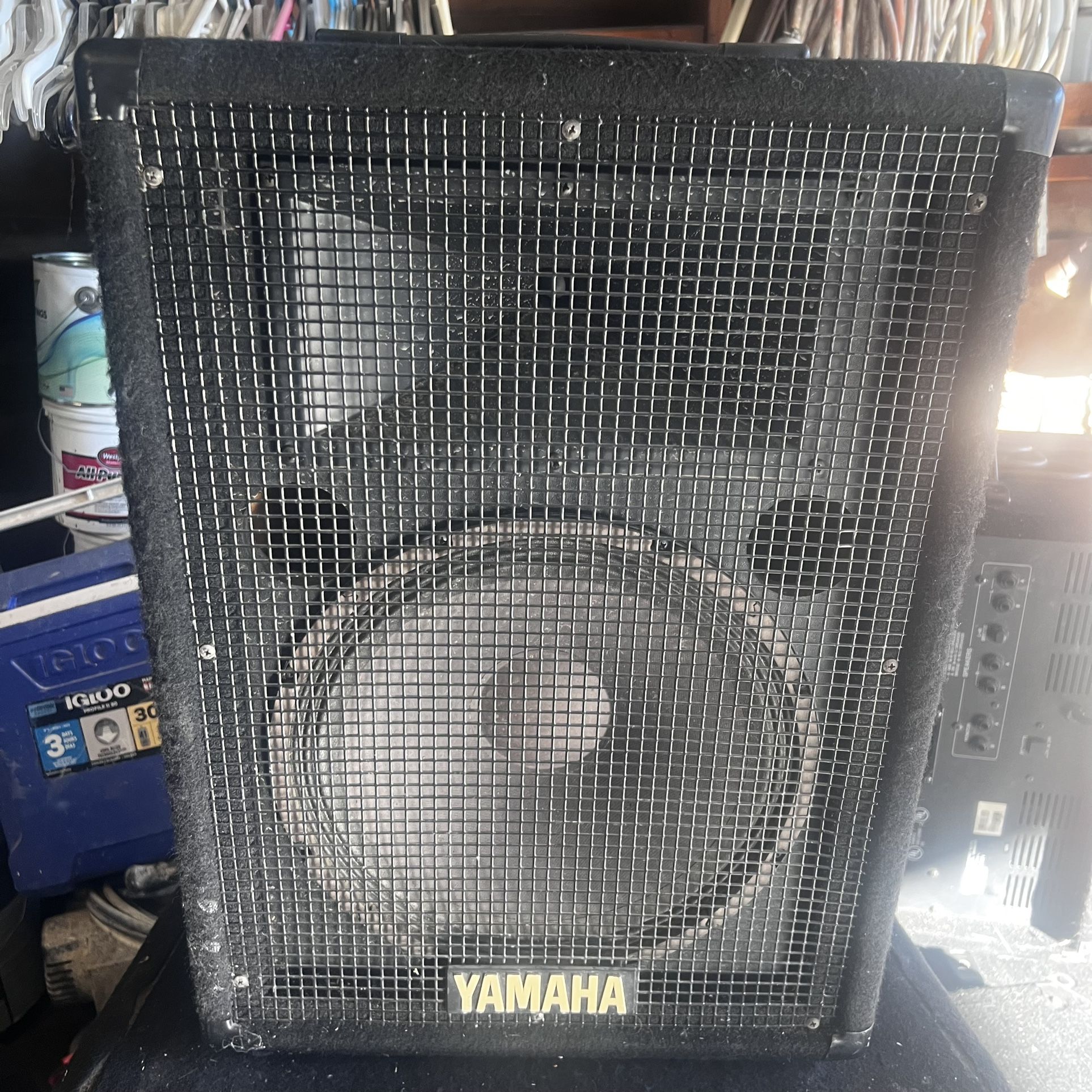 Old Yamaha Passive Speakers  And Yamaha Powered Mixer  Mixer  Does Have Faulty Led Lights For  Gain Control