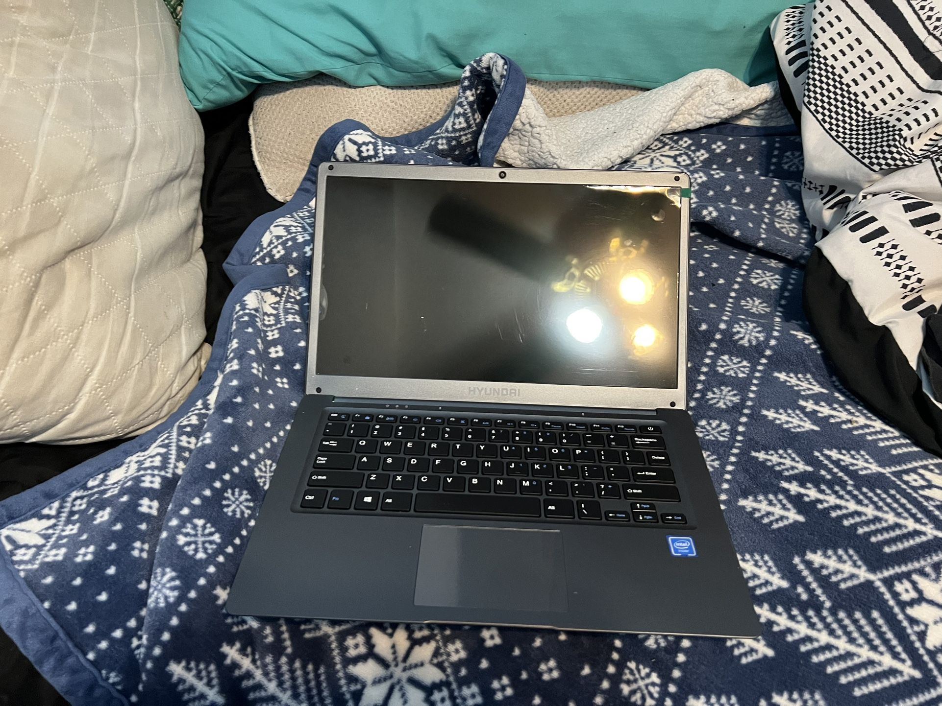 Laptop Hy Book