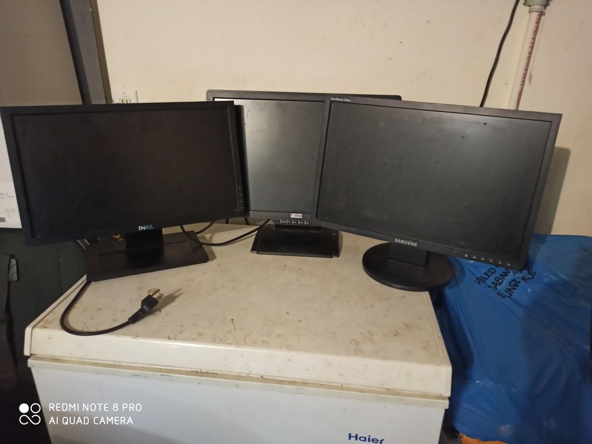 Lot of computer monitor 22 inch