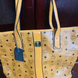 Tote..Big nice