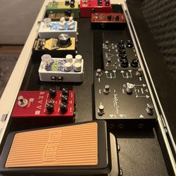 Guitar Pedalboard W/ Pedals
