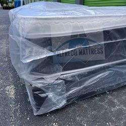 Queen mattress pillow top set with box spring (2pc - new)