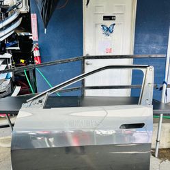 KIA EVG 2022-2024 FRONT LEFT DRIVER DOOR OEM 