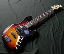 "LIKE NEW" FENDER USA DELUXE JAZZ ELECTRIC BASS GUITAR 4 STRING & CASE