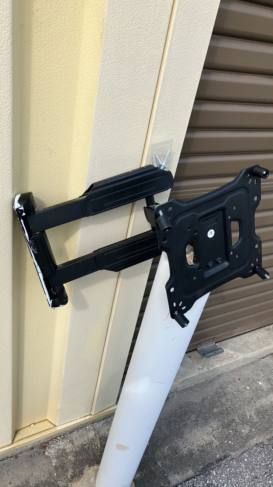 Adjustable Tv Mount And Hardware