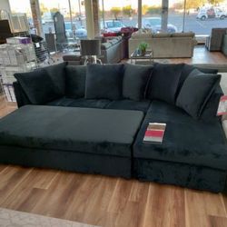 Super Comfy USA Made All Black Sectional Sofa Couch 