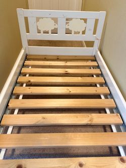 Toddler bed frame