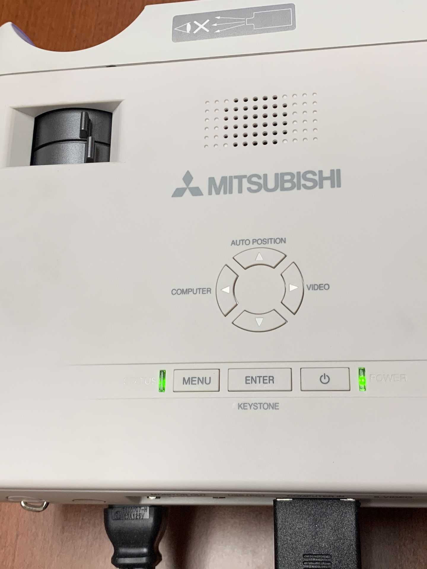 Mitsubishi DLP xd205r projector