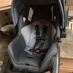 Safety First Car Seat + Cosco Base 