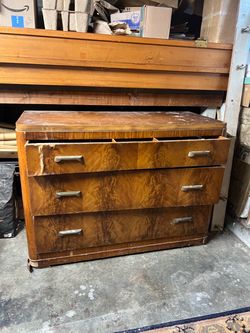 Chest of drawers
