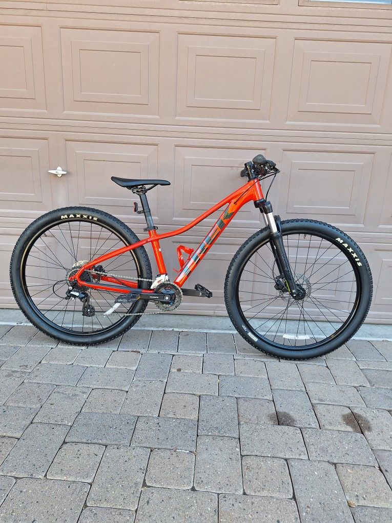 TREK MARLIN 6 MOUNTAIN BIKE 27.5 INCH ( EXTRA SMALL) CHECK MY OTHER BIKES