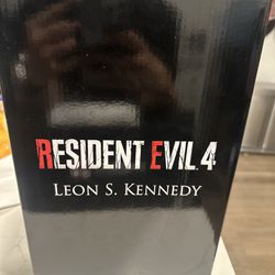 Resident evil 4 Leon S Kennedy Statue . NO GAME