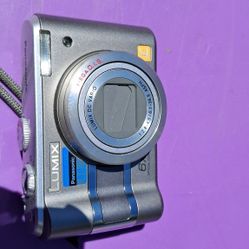 Cqmera Panasonic Works It Use 2 AA Batterys No Sd Card 