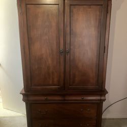 *Cherry Mahogany Wooden Armoire 