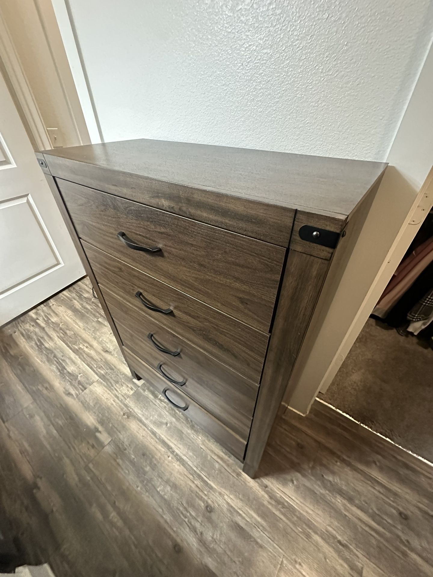 DRESSER