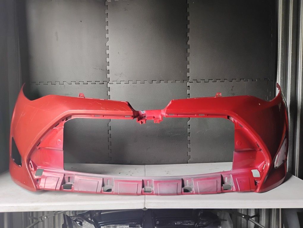 2017 2018 Toyota Corolla LE / XLE / L / LE ECO front Bumper Cover Oem