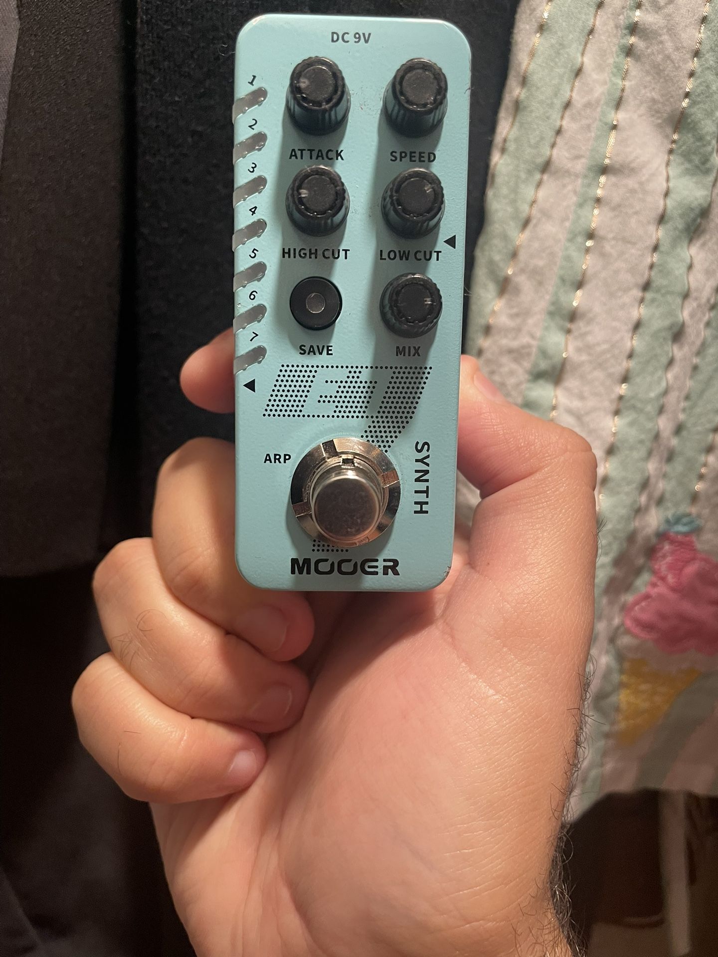 Mooer E7 Synth Pedal