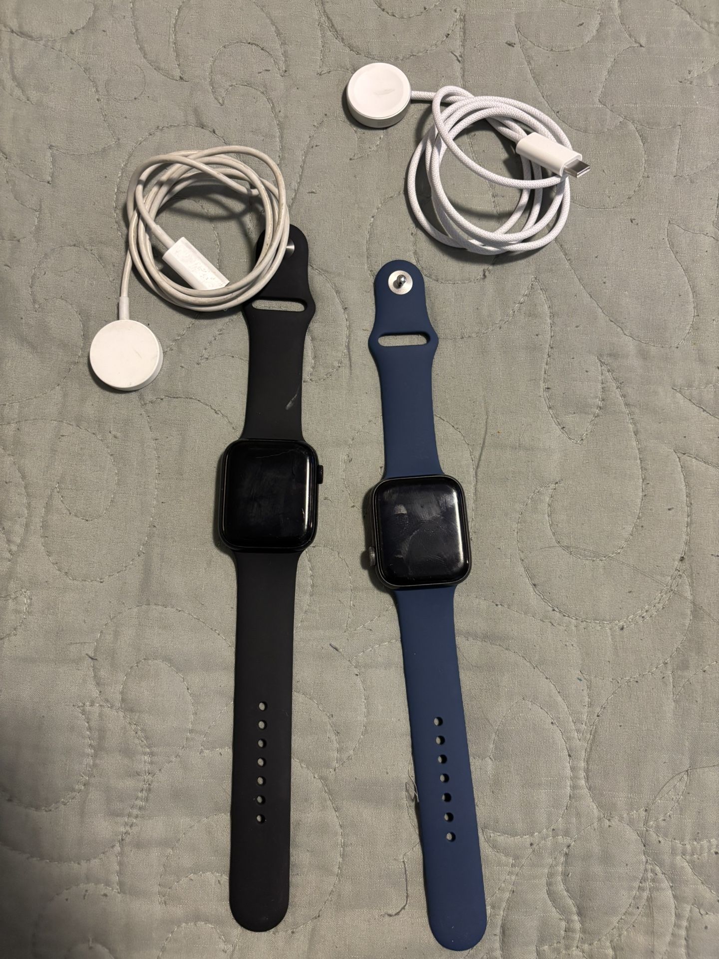 2 Apple I watches SE 44mm