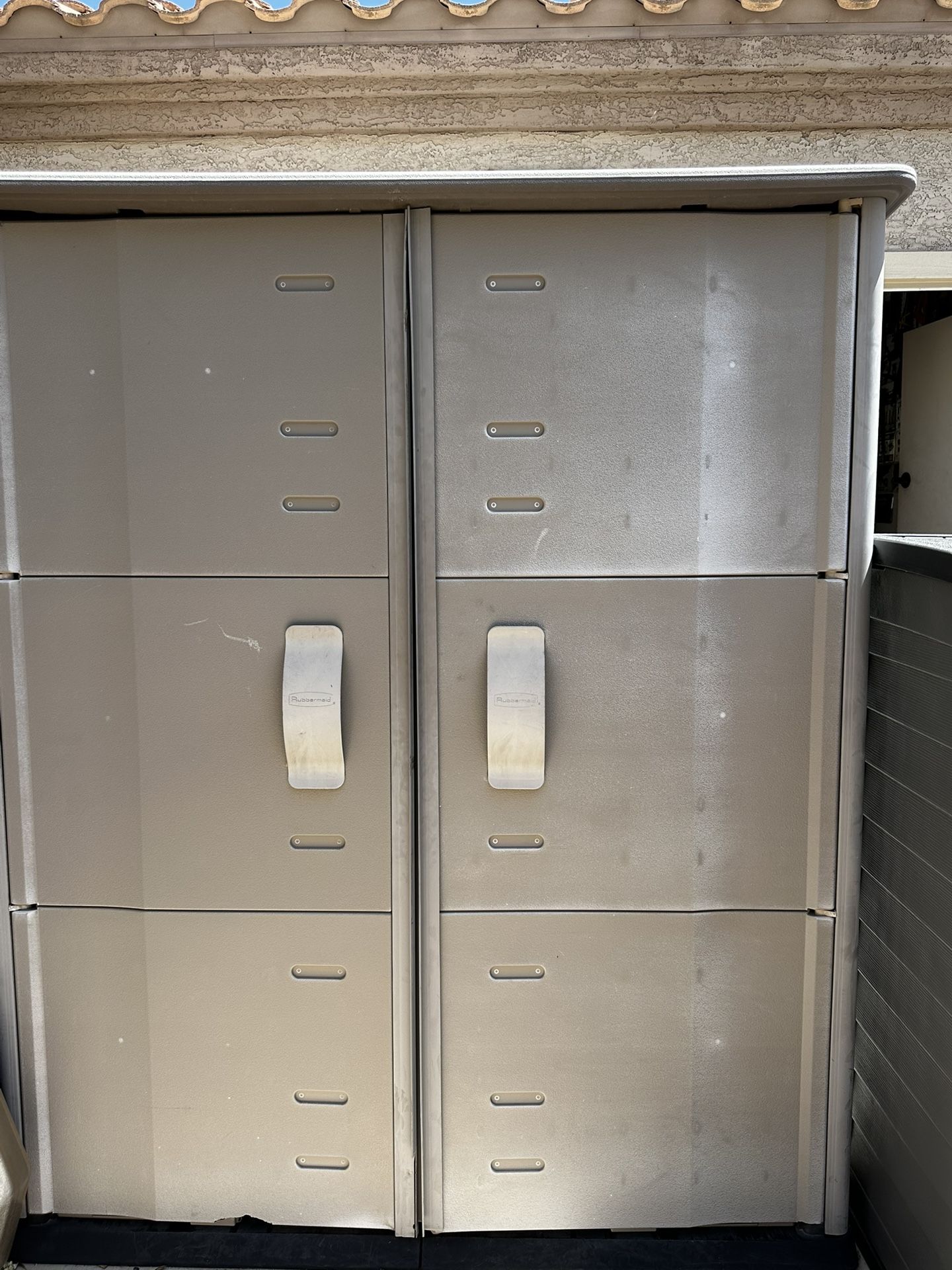 Rubbermaid Outdoor Storage Shed - Disassembled