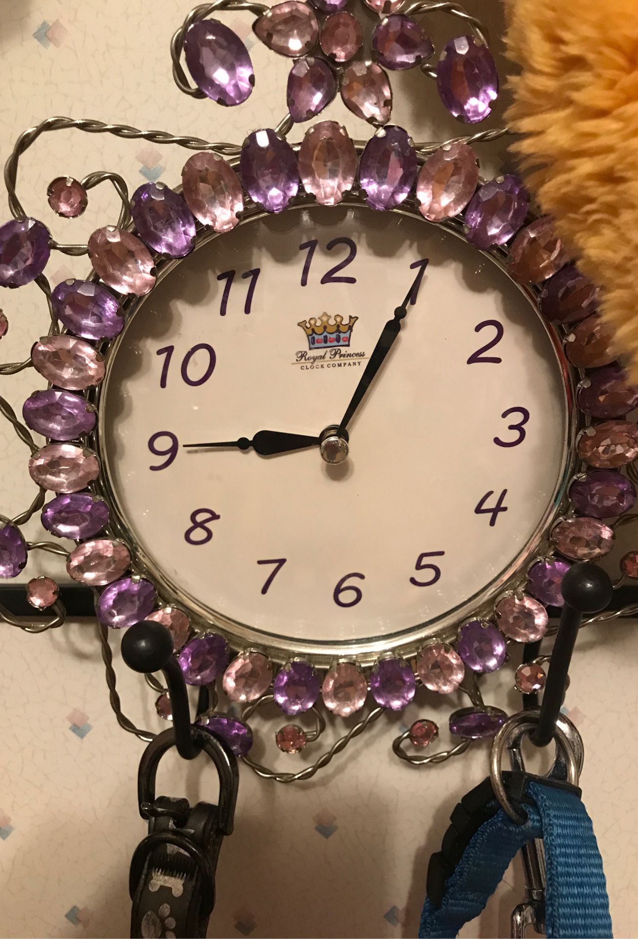 Pink diamonds 💎 clock