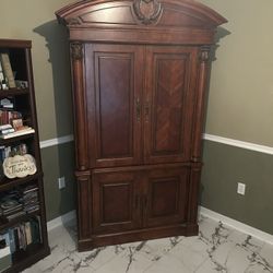 ALMOST PERFECT BEDROOM SET