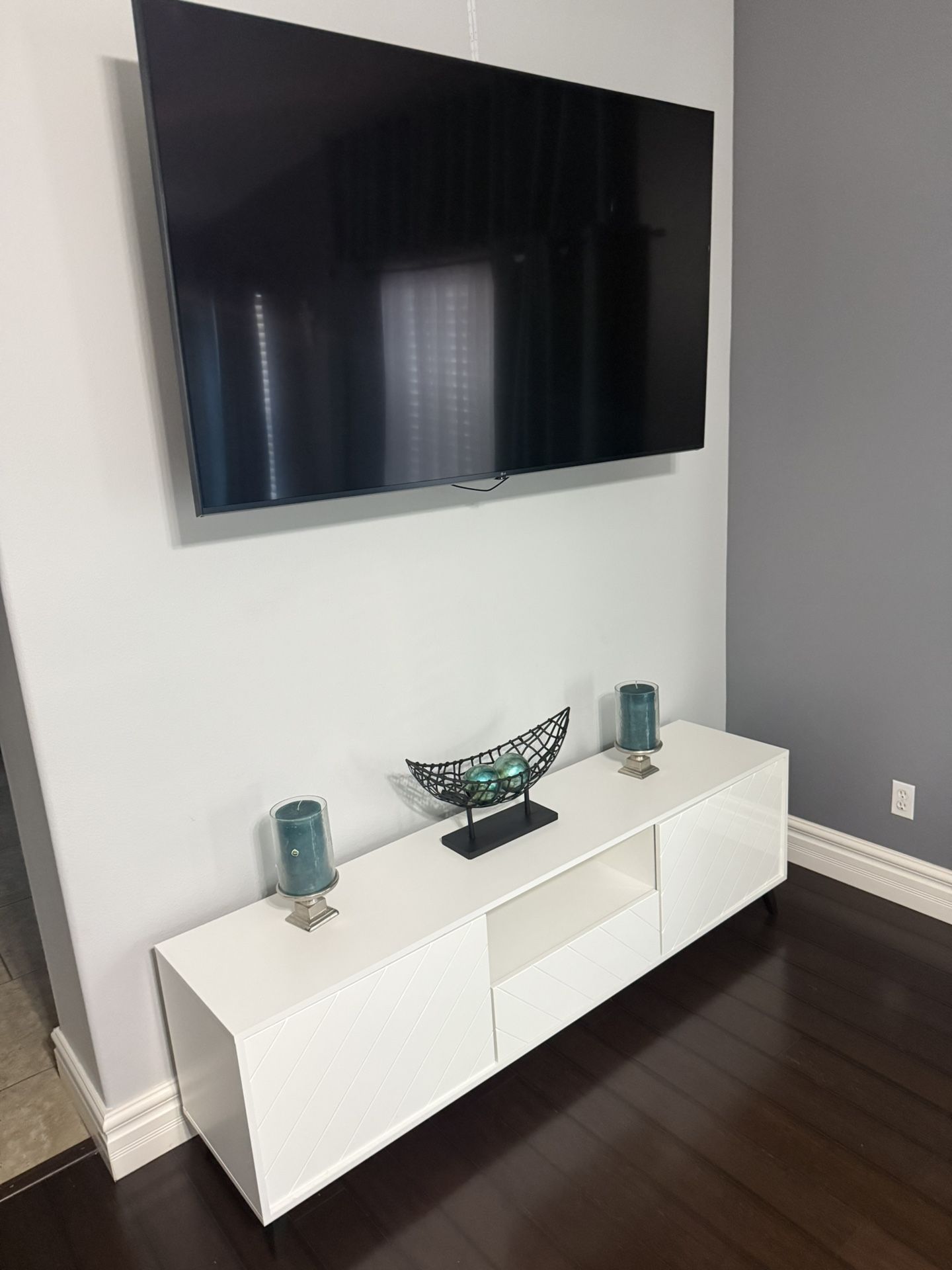 2 Night Stands and Console Table