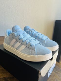 Adidas’s Woman’s Size 6 or Youth/kids Size 4.5
